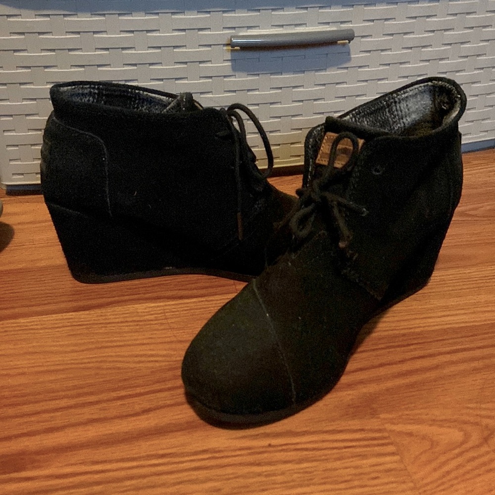 Tom’s booties